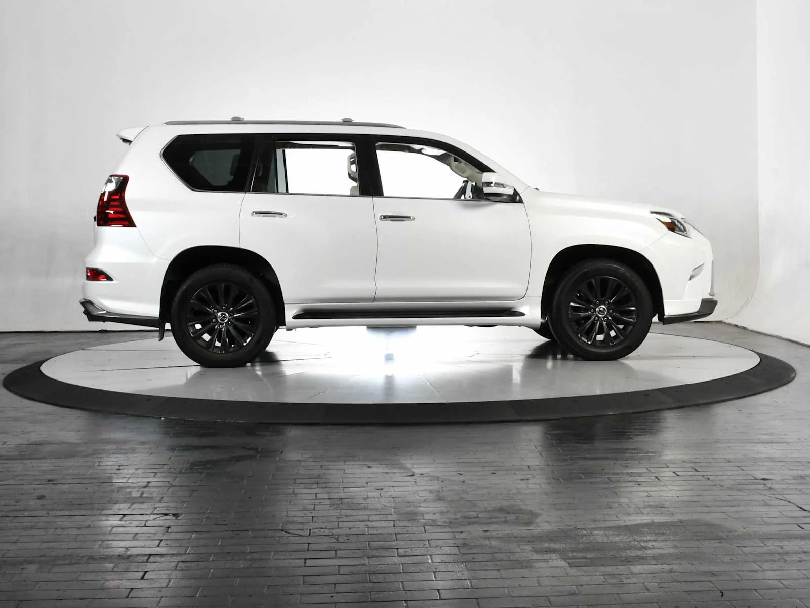 Used 2022 Starfire Pearl Lexus Luxury image 8