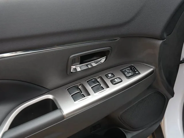 2025 Mitsubishi Outlander Sport SE - Photo 15
