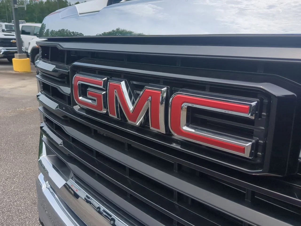 New 2026 Summit White GMC Pro image 29