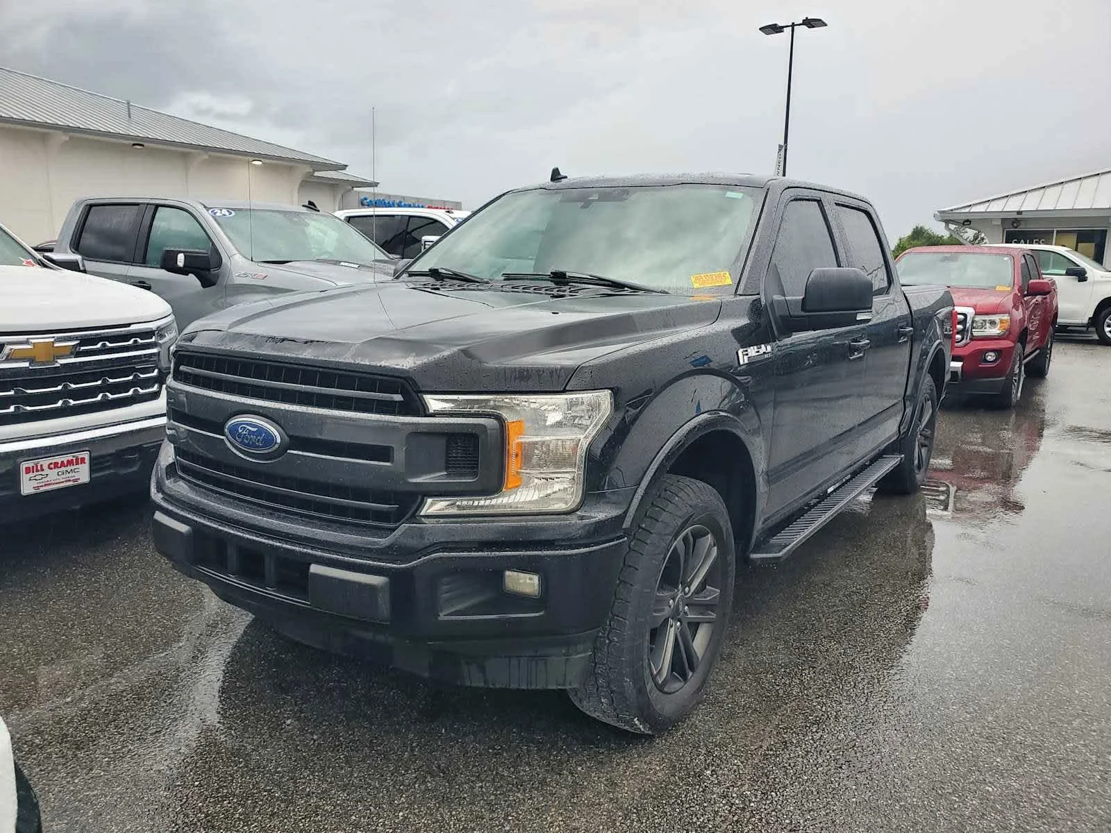 Used 2020  Ford XL image 1