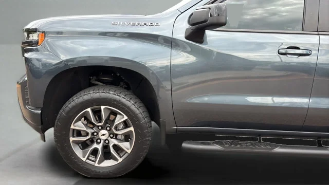 Used 2019 Gray Chevrolet RST image 33