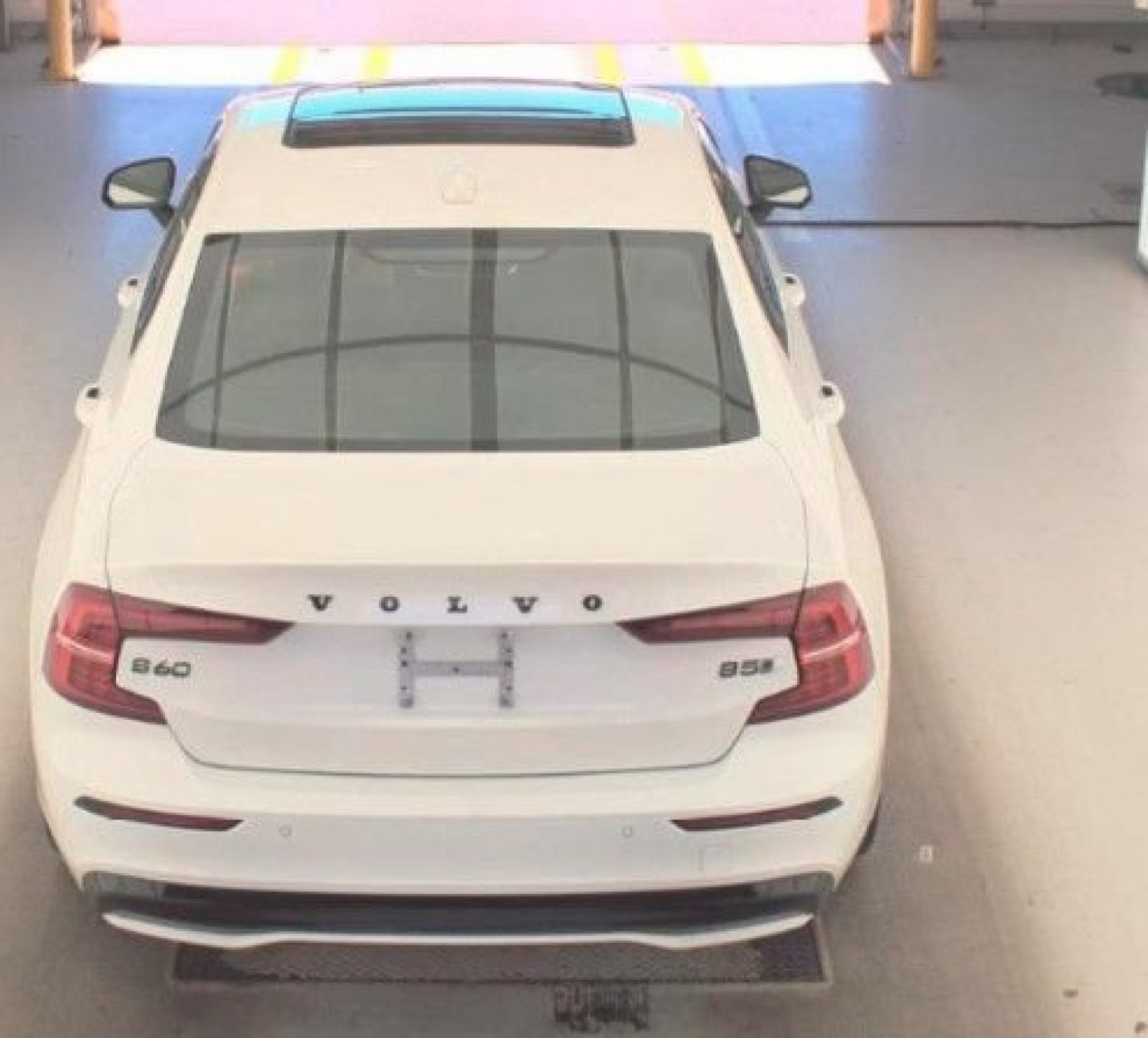 Used 2023 Crystal White Metallic Volvo Plus Black Edition image 4