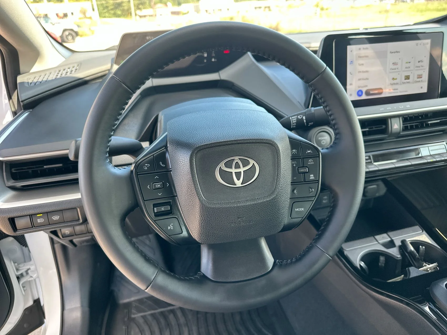 2025 Toyota Prius LE - Photo 14