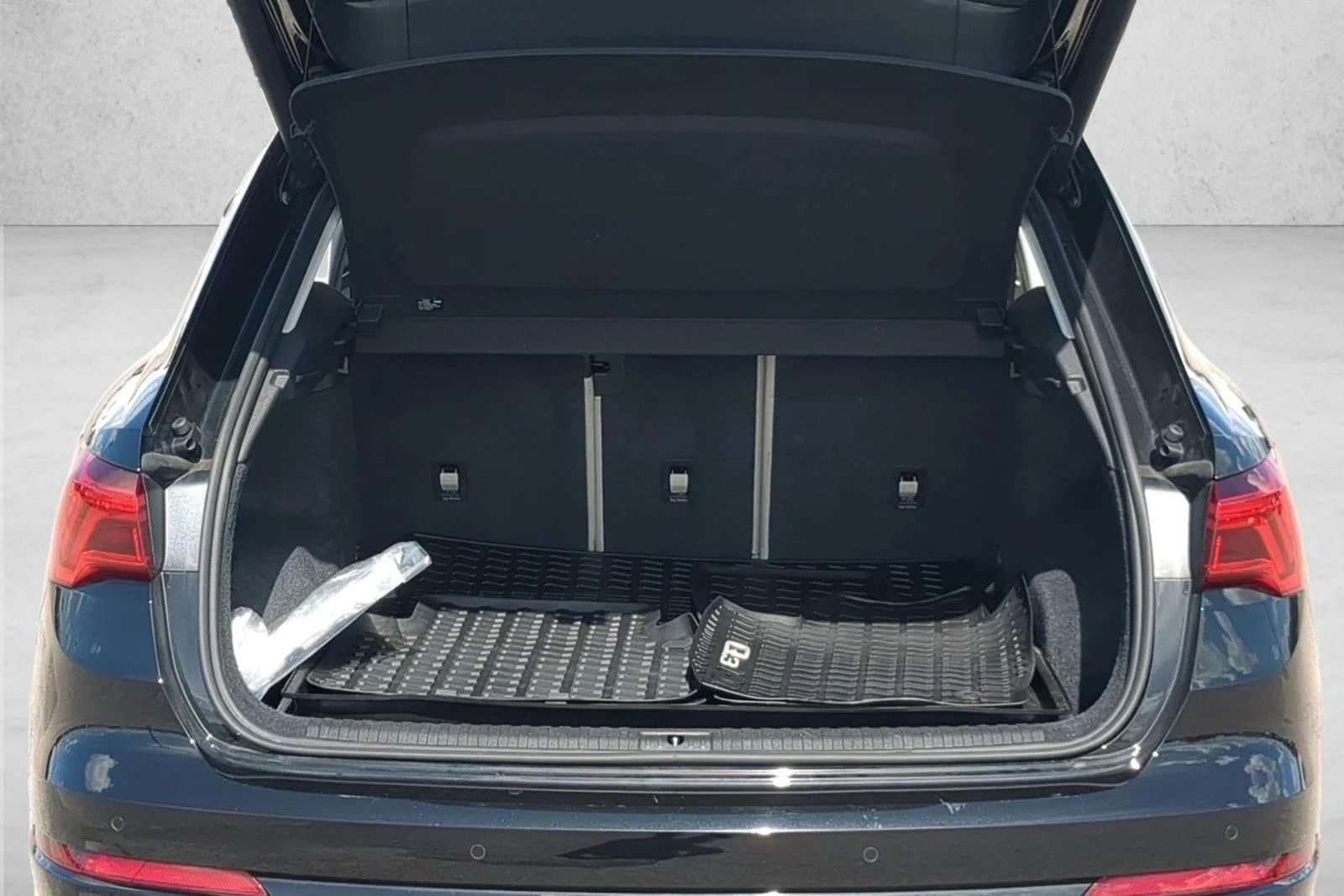 Used 2022 Silver/Gray Audi Premium image 6