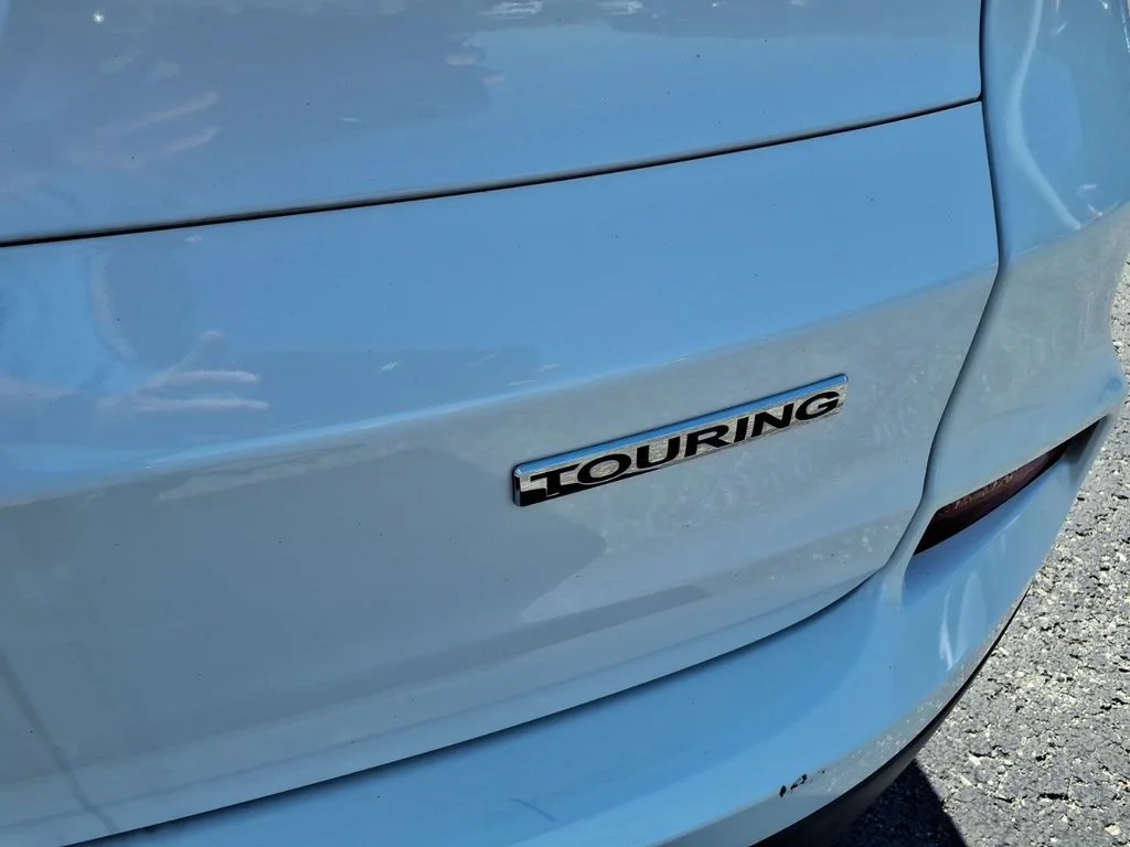 Used 2016 White Honda Touring image 22