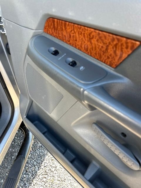 Used 2006 Bright Silver Metallic Dodge SLT image 24