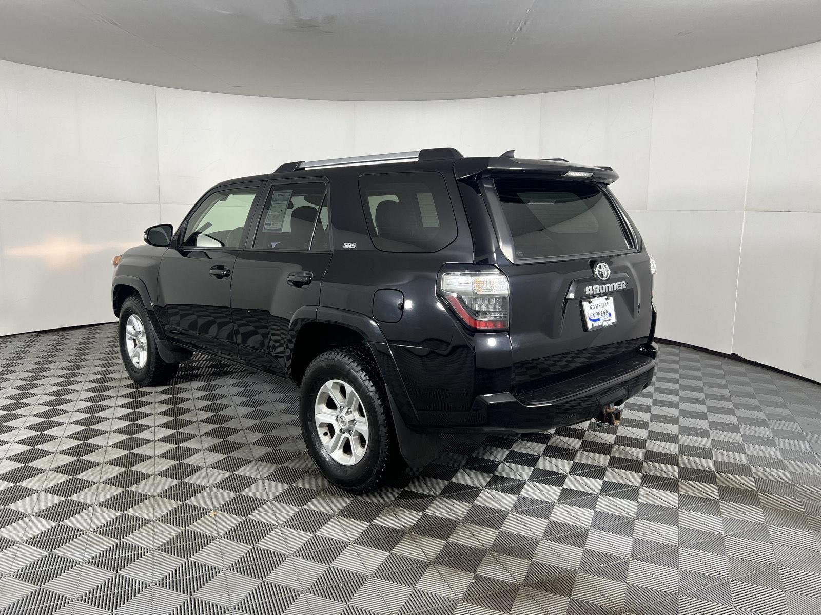 Used 2022 Midnight Black Metallic Toyota SR5 Premium image 8