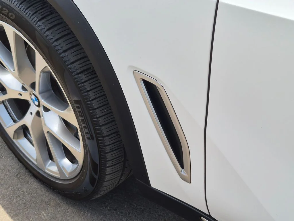 Used 2021 White BMW sDrive40i image 31