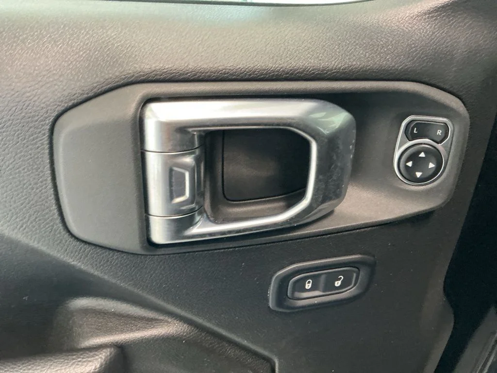 Used 2025 Black Clearcoat Jeep Sport S image 15