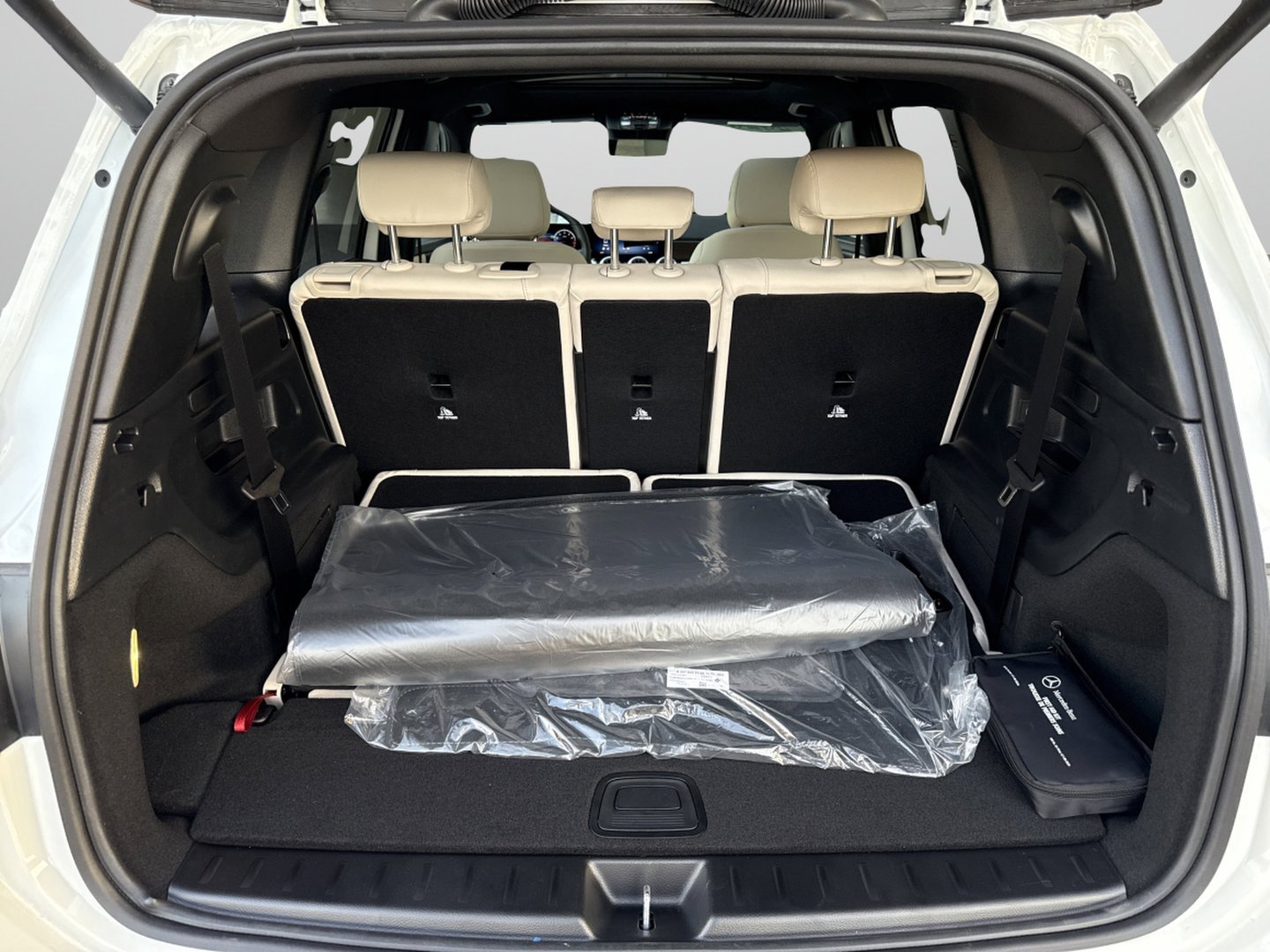New 2026 Polar White Mercedes-Benz GLB 250 image 14
