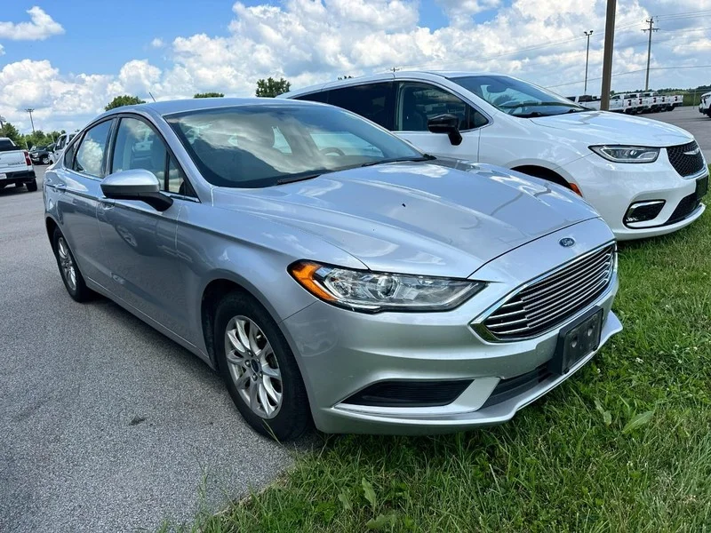 Used 2018 Ingot Silver Metallic Ford S FWD image 2