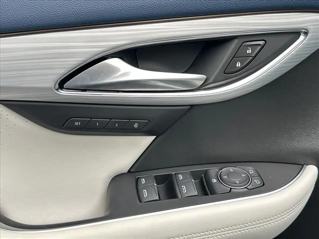 Used 2026 White Buick Avenir image 21