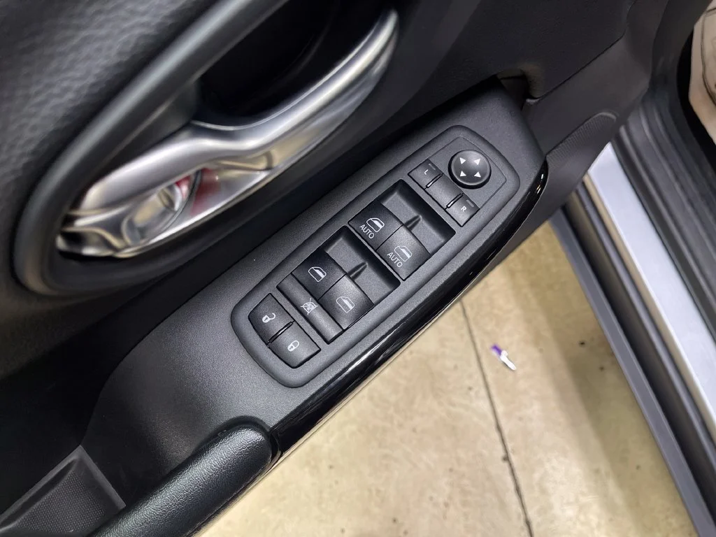 Used 2020 Silver Jeep Latitude Plus image 15