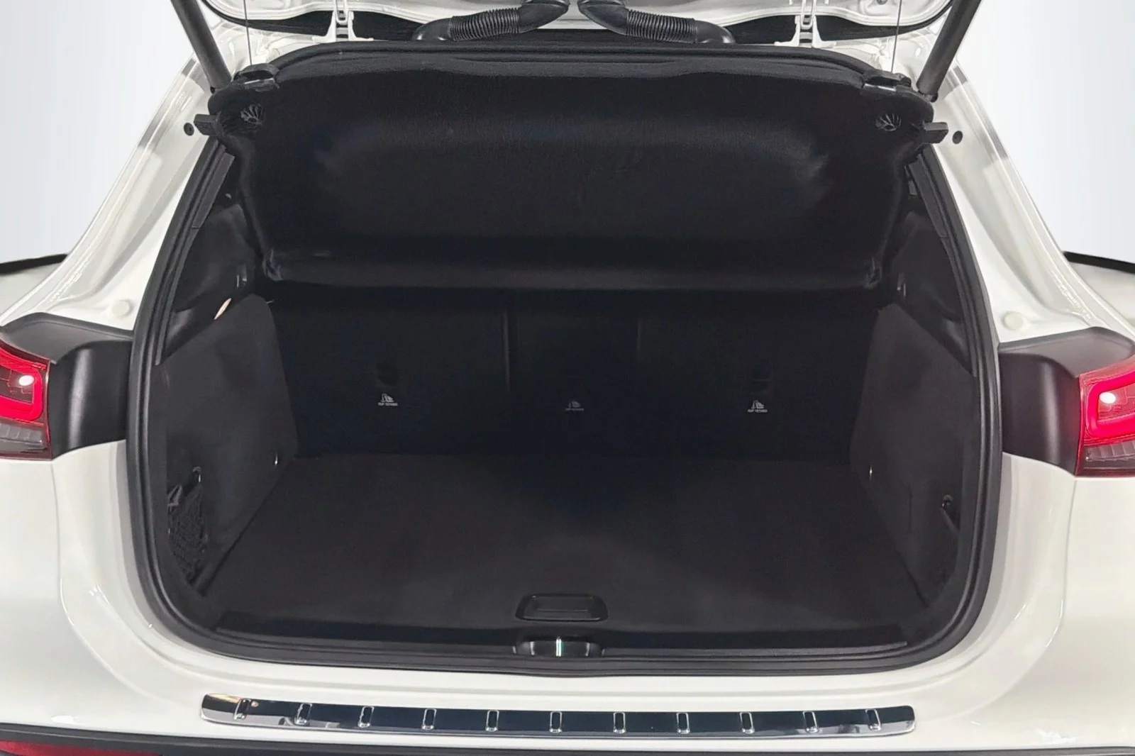 Used 2023 Polar White Mercedes-Benz 250 image 23