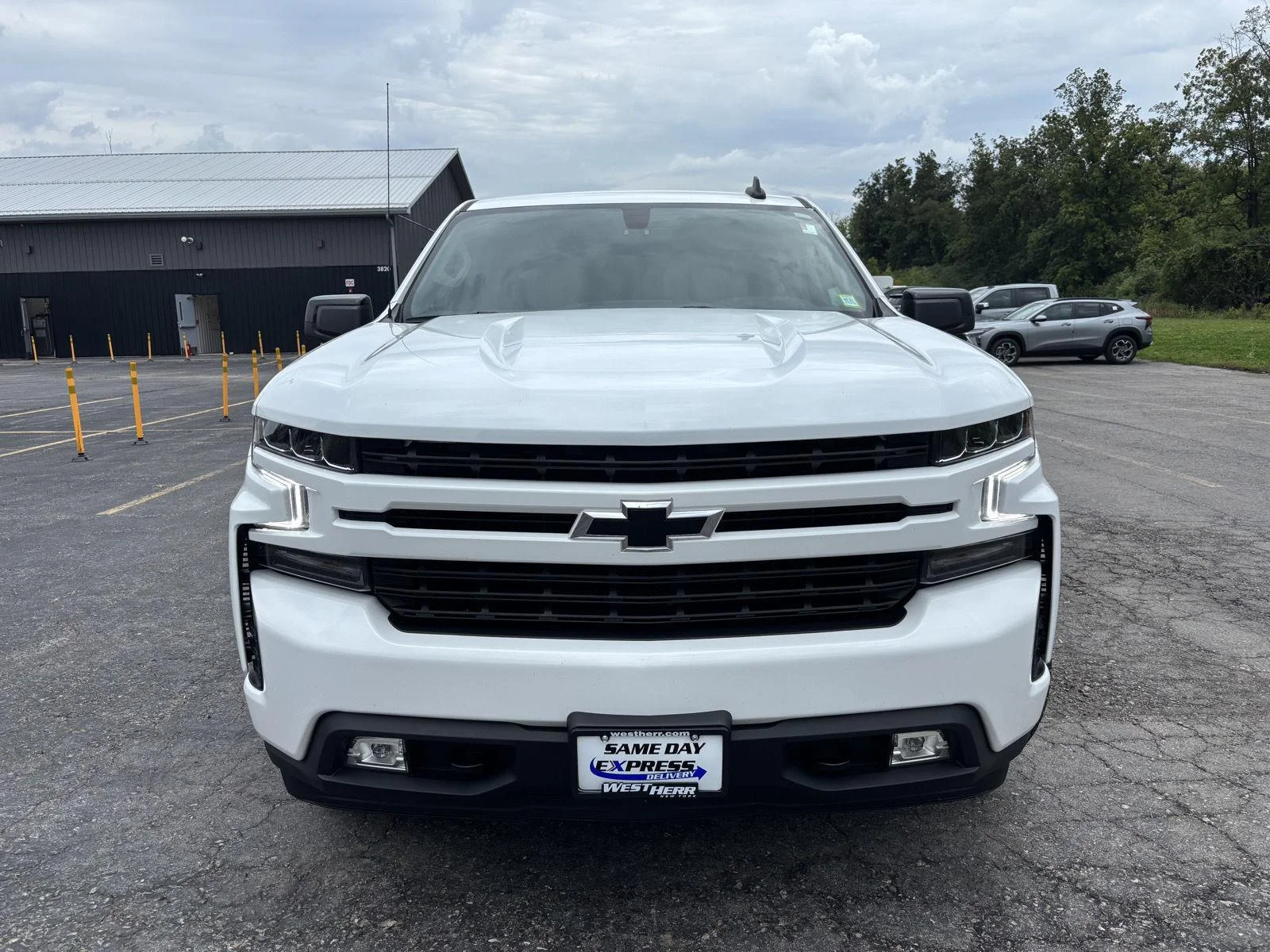 Used 2021 SUMMIT WHITE Chevrolet RST image 2