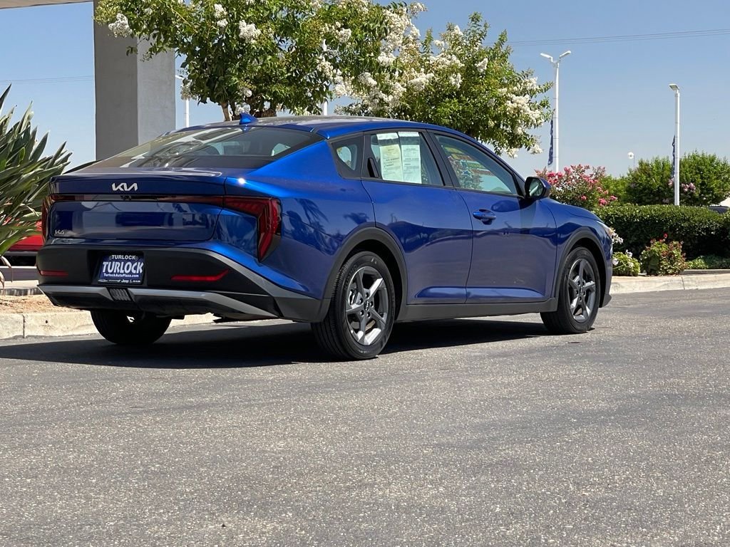 Used 2025 Blue Kia LXS image 4