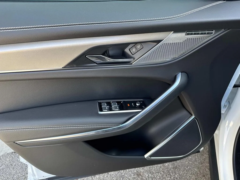 2026 Jaguar F-Pace R-Dynamic S - Photo 17