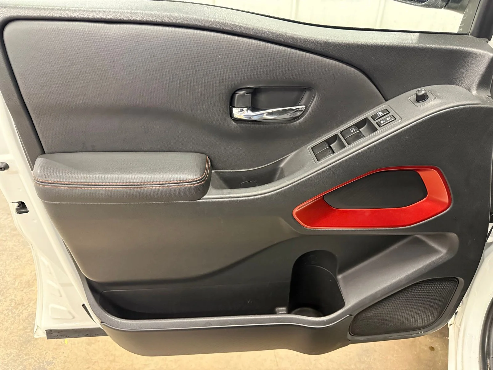 Used 2023 White Nissan PRO-4X image 20