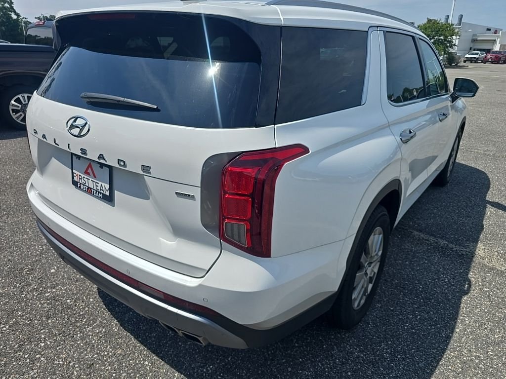 Used 2024 White Hyundai SEL image 5