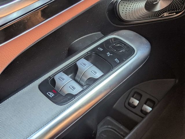 Used 2025  Mercedes-Benz GLC 350e image 25