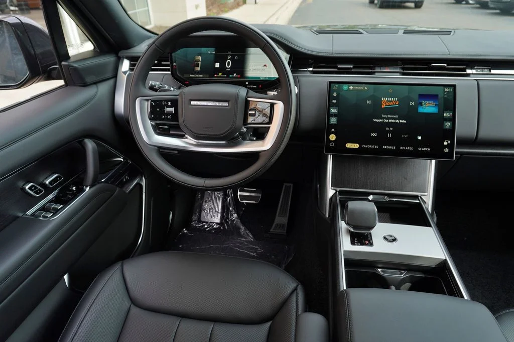 New 2026 Santorini Black Land Rover SE image 17