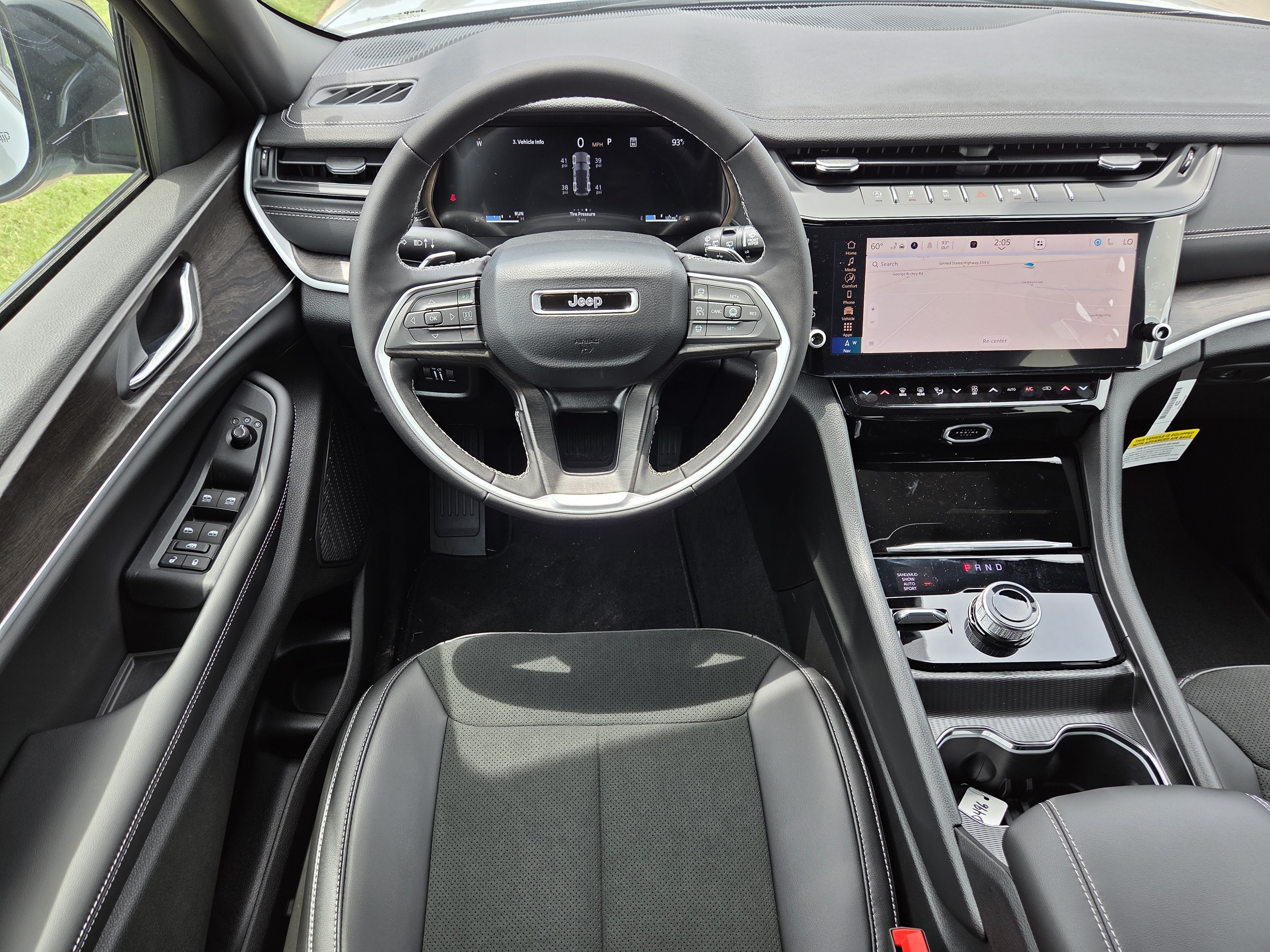 New 2026 Silver Zynith Jeep Laredo Altitude image 8