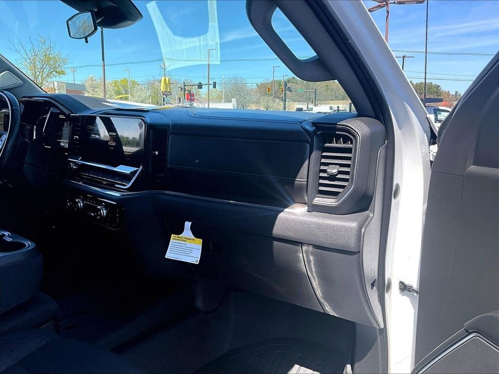 Used 2023 White GMC Elevation image 13