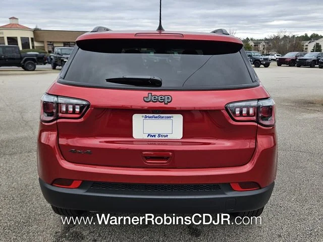 New 2026 Red Hot Pearl-Coat Exterior Paint Jeep Latitude image 10