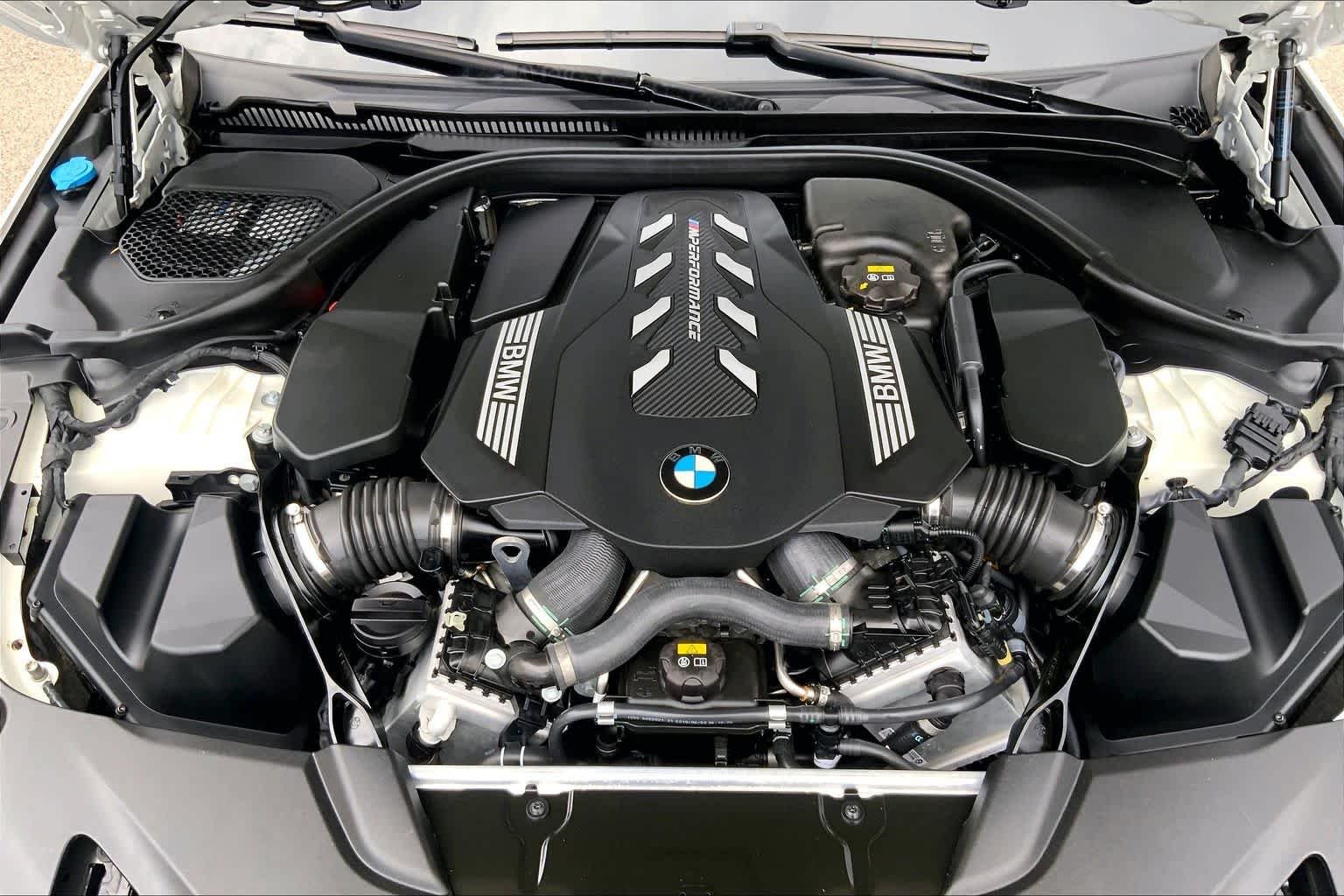 Used 2020 Alpine White BMW M550i xDrive image 31