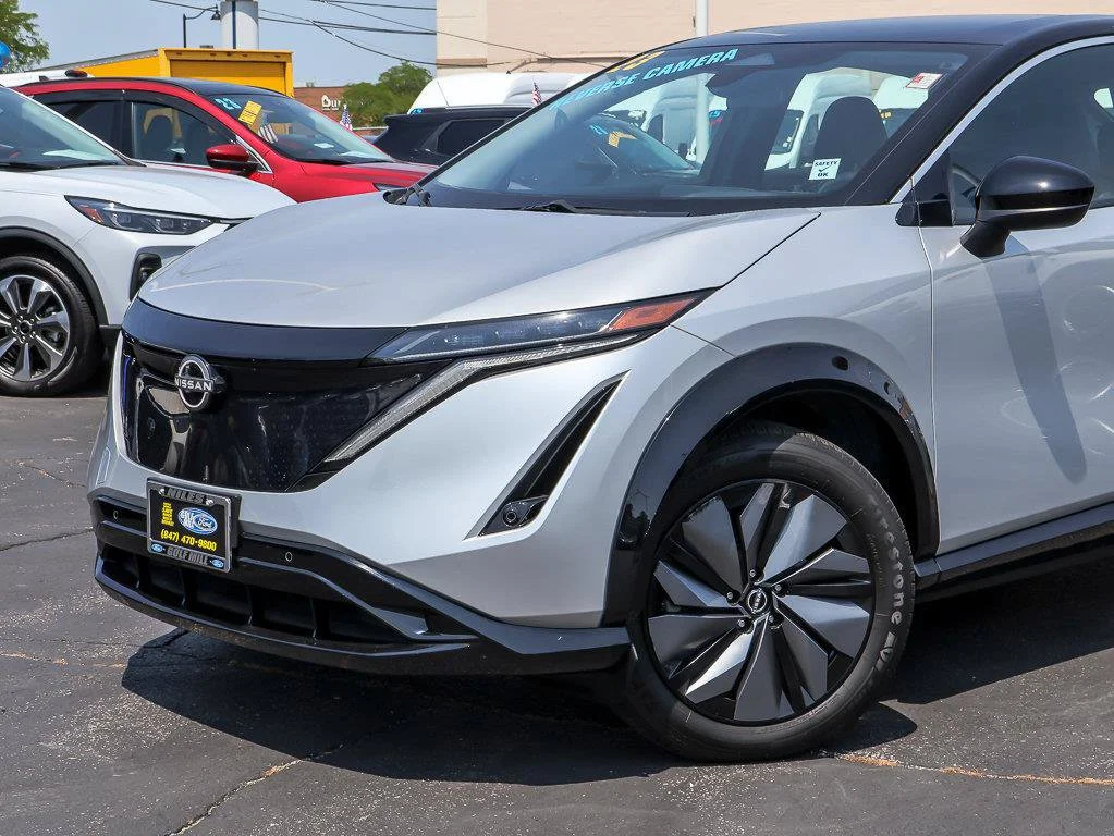 Used 2023 Brilliant Silver Metallic/Black Diamond Pearl Nissan ENGAGE image 2