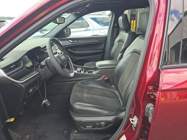 Used 2024 Red Jeep Altitude image 9
