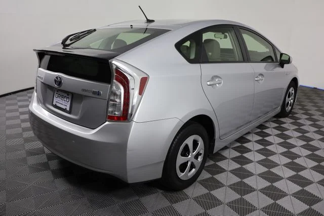 Used 2015 Silver Toyota Three image 8