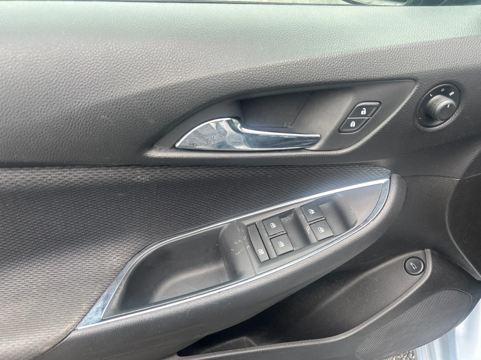 Used 2017 Silver Chevrolet LS image 9