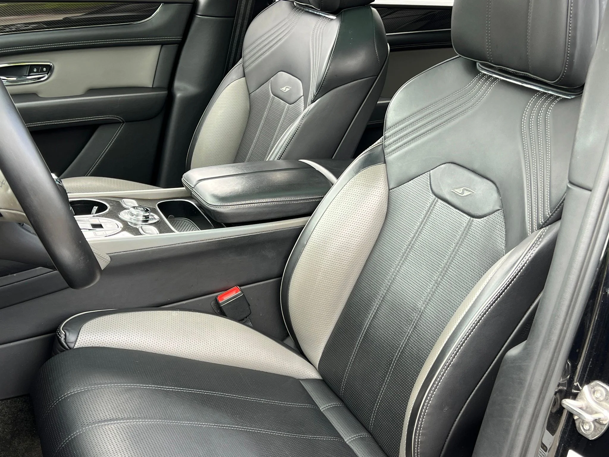 Used 2022 Black Bentley S image 4