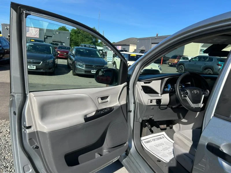 Used 2019 Silver Toyota L Minivan 4D image 34