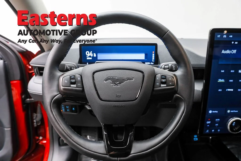 Used 2024 Red Ford Select image 10