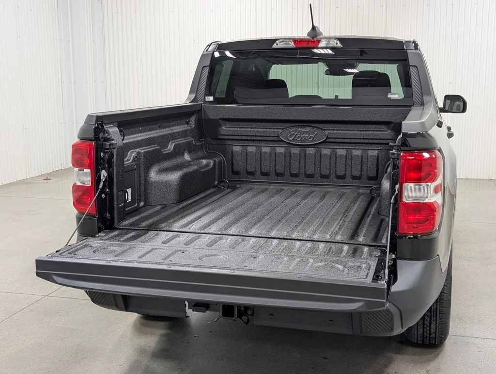 New 2026 Shadow Black Ford XLT image 7
