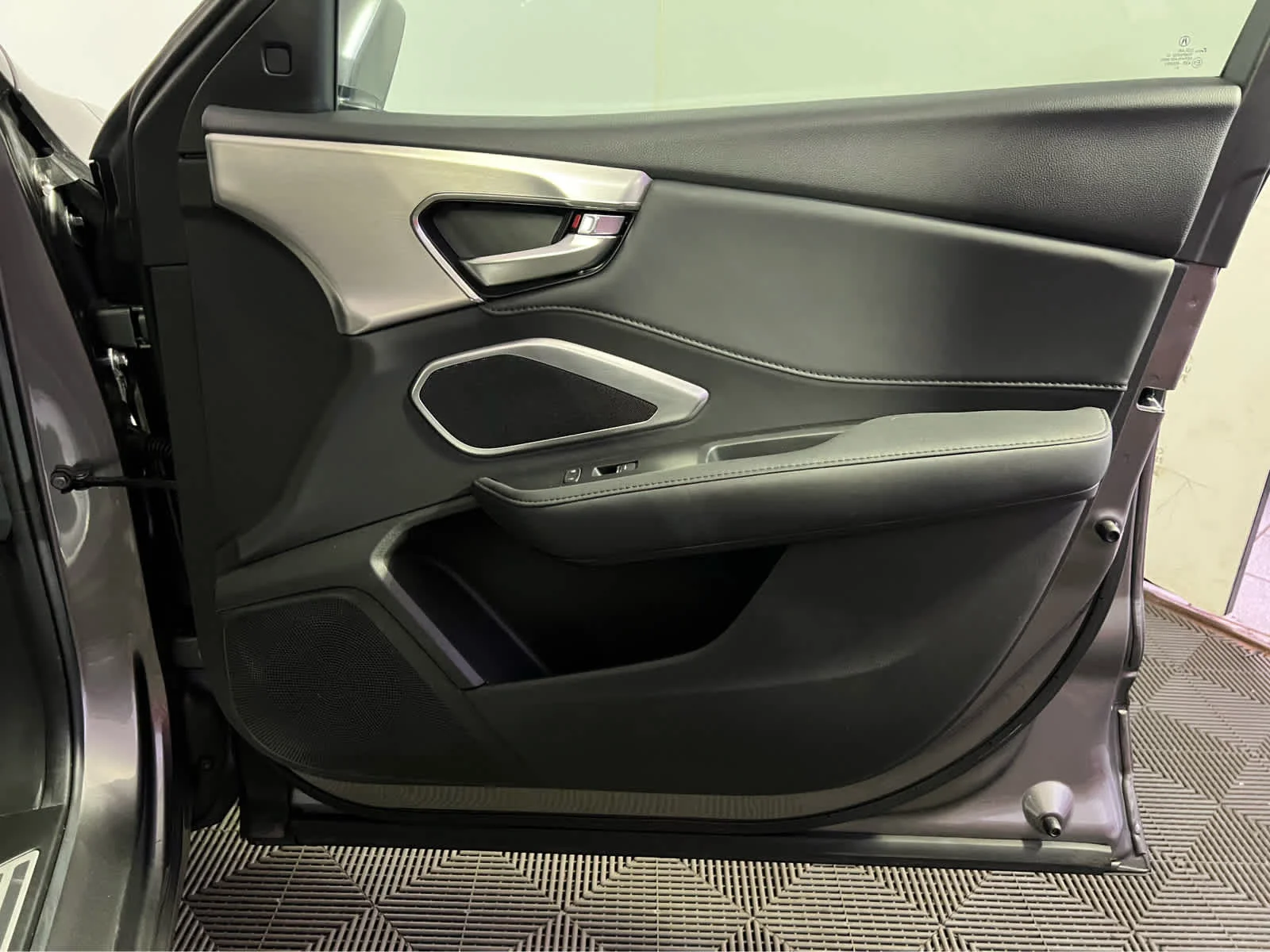 Certified Used 2024 Liquid Carbon Metallic Acura  image 29