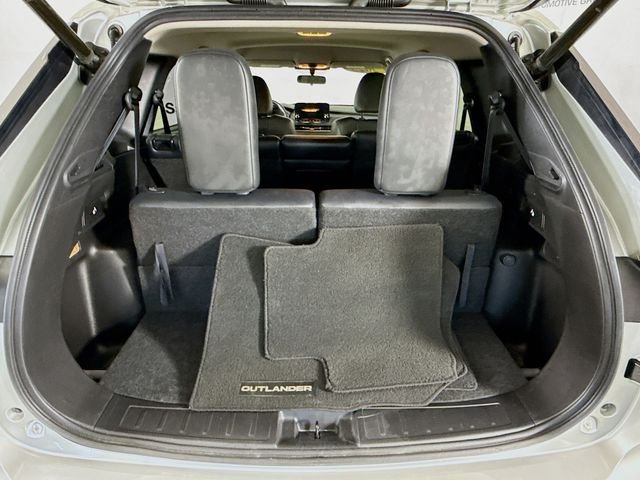 Used 2023 Alloy Silver Metallic Mitsubishi SE image 25