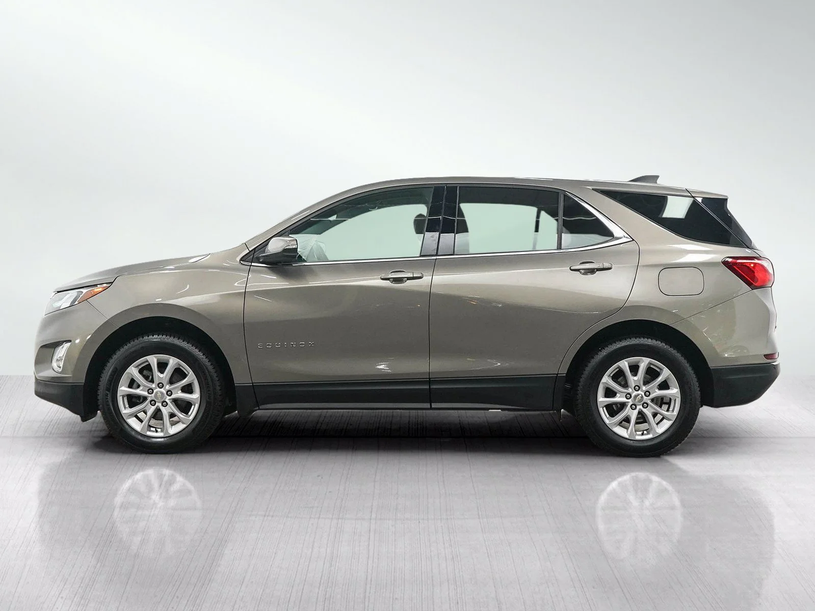 Used 2019 Chevrolet Equinox LT with VIN 3GNAXUEV6KS525417 for sale in White Bear Lake, Minnesota
