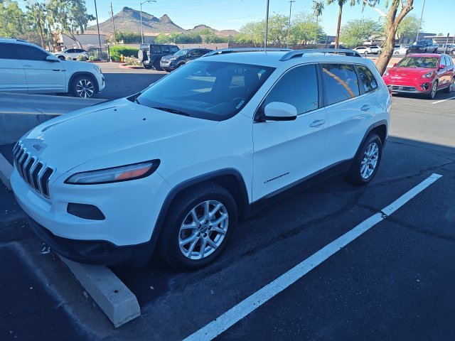 Used 2018 Bright White Clearcoat Jeep Latitude image 2