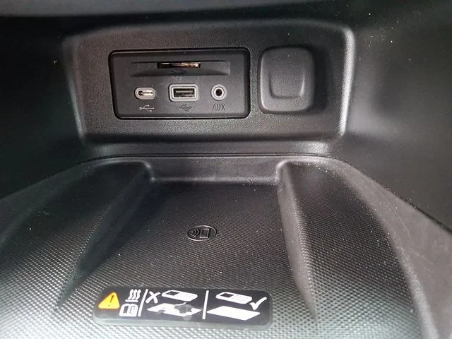 Used 2022 Silver Chevrolet Premier image 26