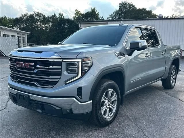 Certified Used 2025 Sterling Metallic GMC SLT image 5