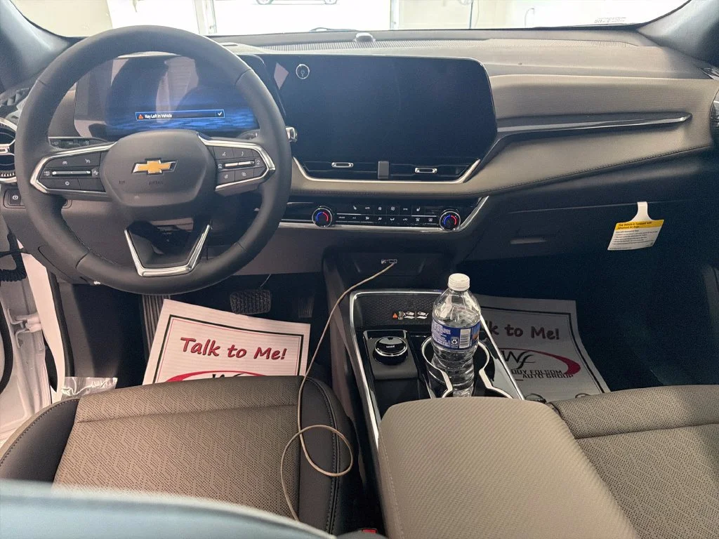 New 2027 Summit White Chevrolet LT image 13