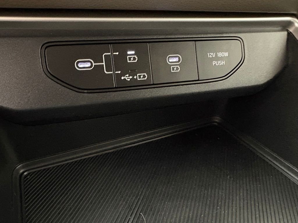 Used 2025 White Kia LXS image 32