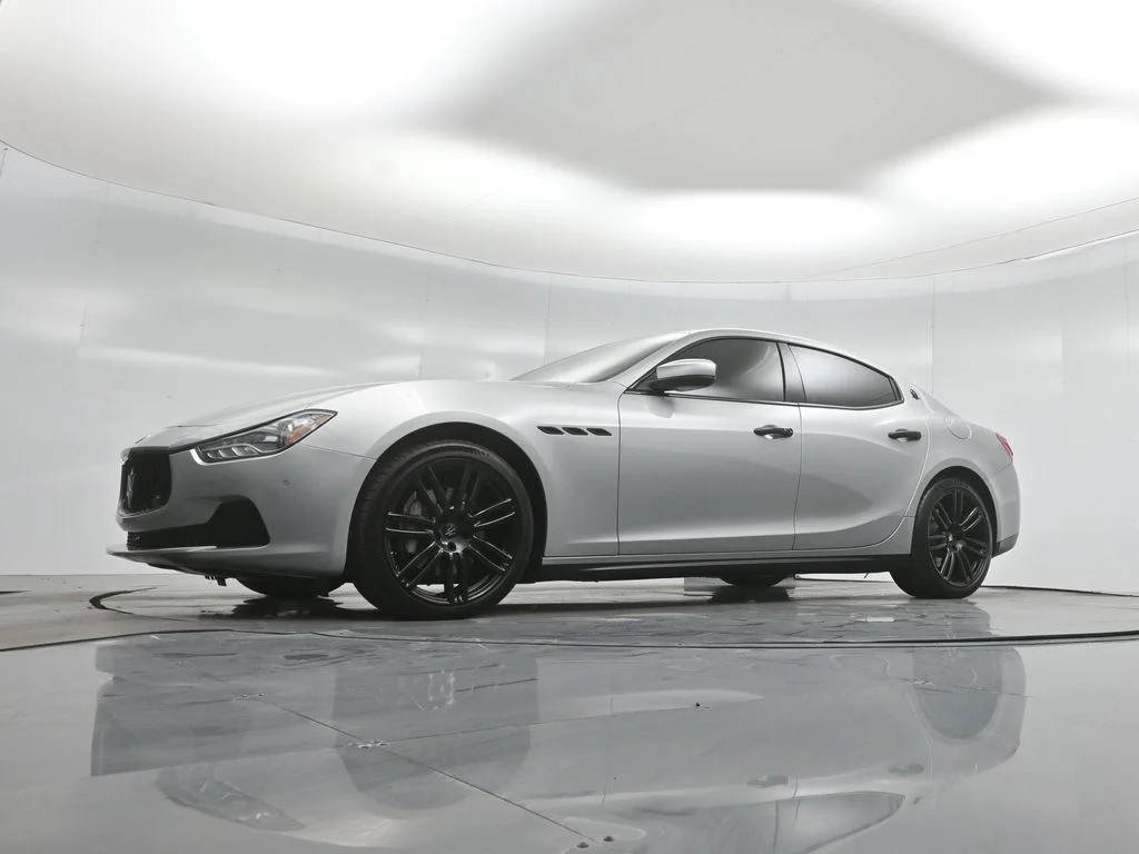 Used 2017 Silver Maserati Base image 40