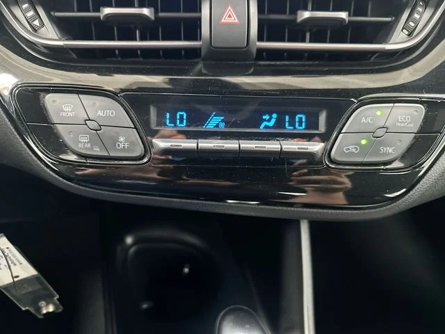 Used 2018 Blue Toyota XLE image 17