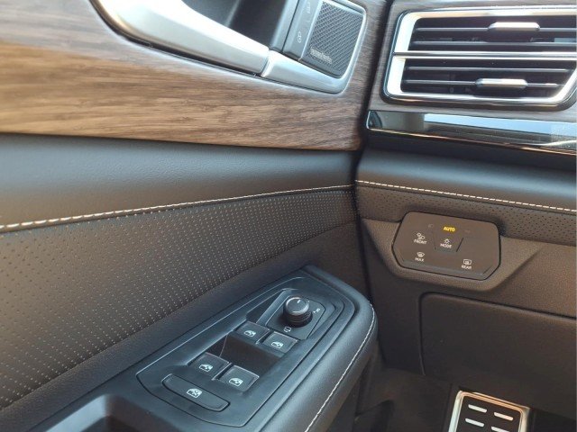 New 2026 Deep Black Pearl Volkswagen SEL Prem RL 4Motio image 23