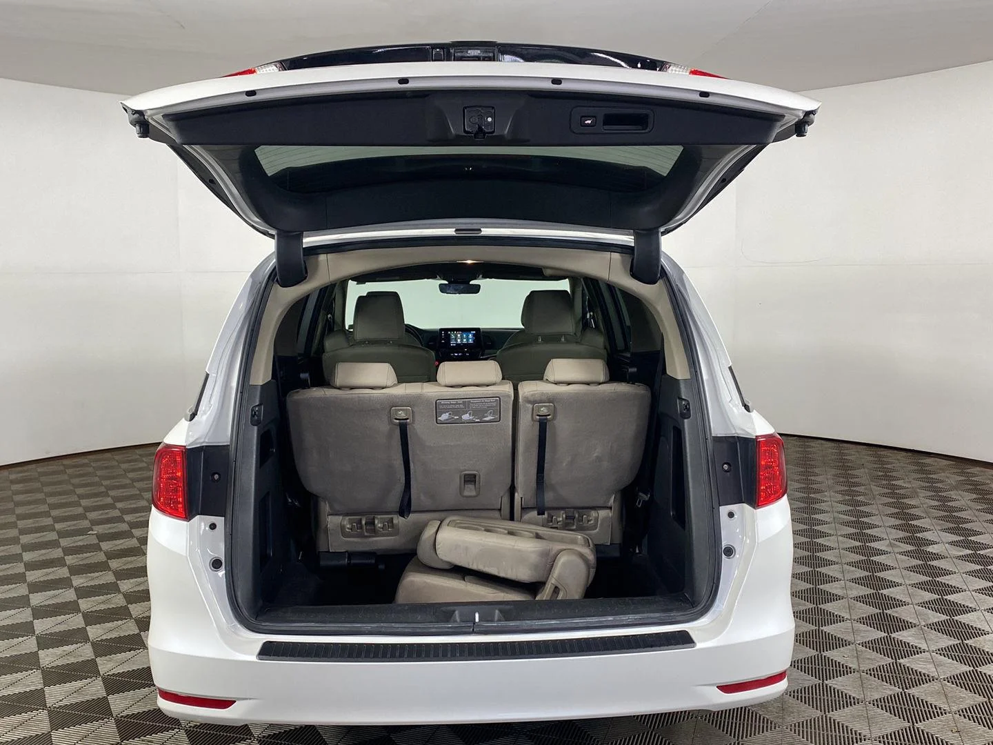 Used 2023 Platinum White Pearl Honda EX-L image 19