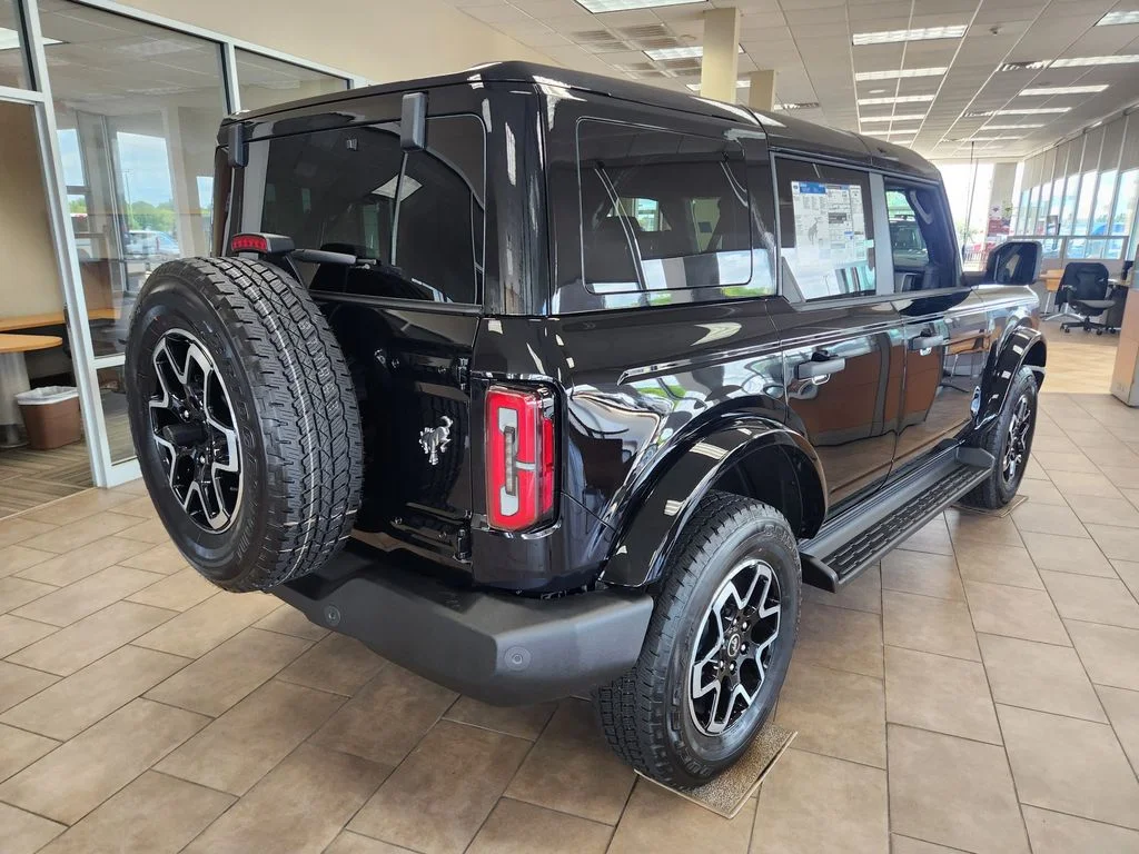 New 2026 Shadow Black Ford Outer Banks® image 5